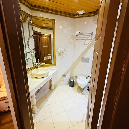 Hotel Marmara Deluxe 3*